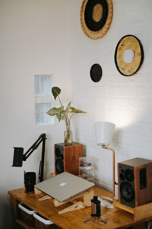 How to Create a Cozy and Productive Home Workspace